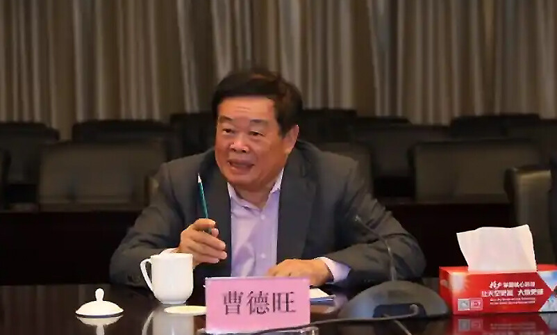 曹德旺：慈善的本质是你伸出援助的那双手