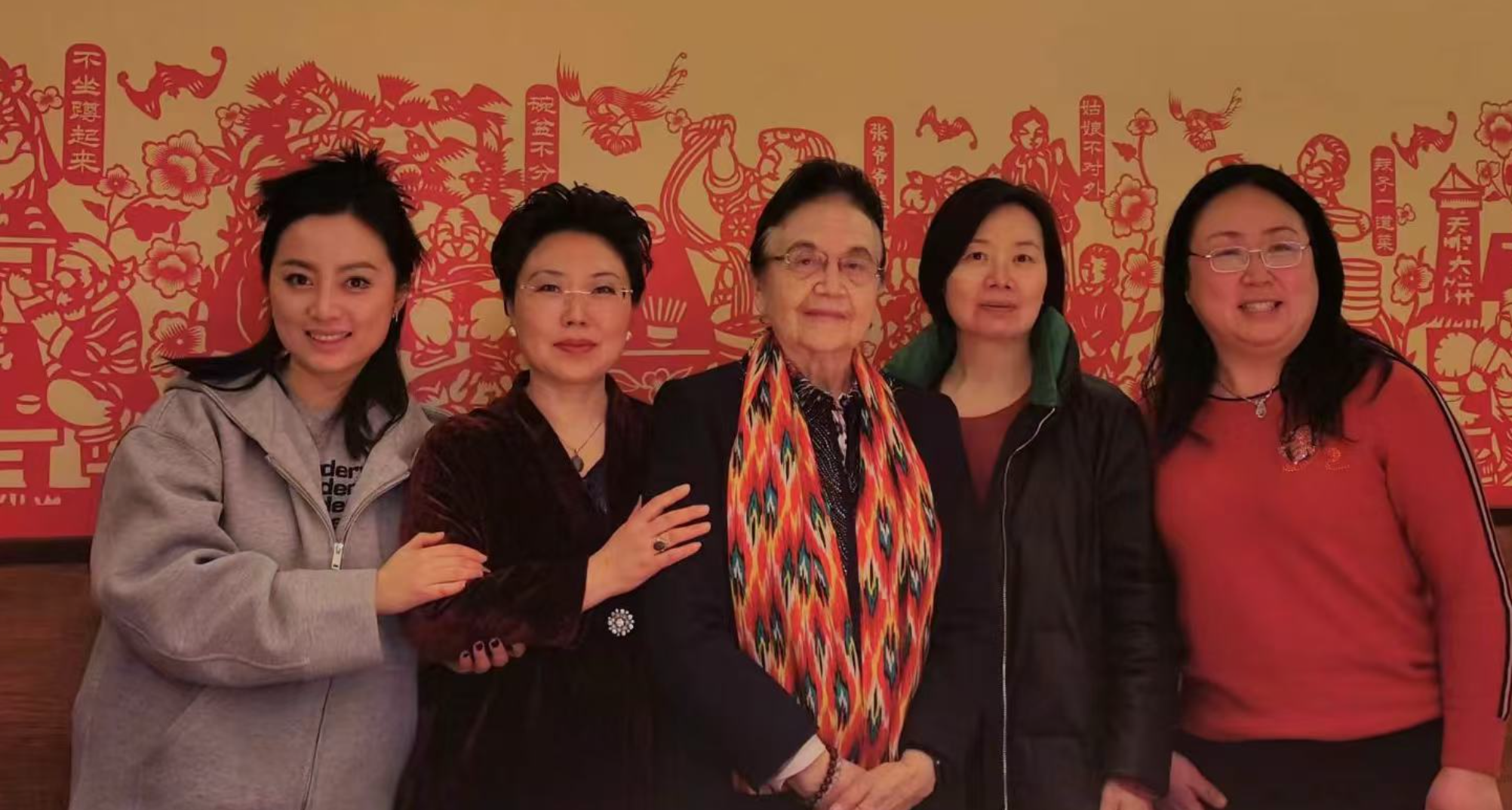 伊丽苏娅与“黄河缘人”共庆妇女节 共话民族团结与文化传承‌