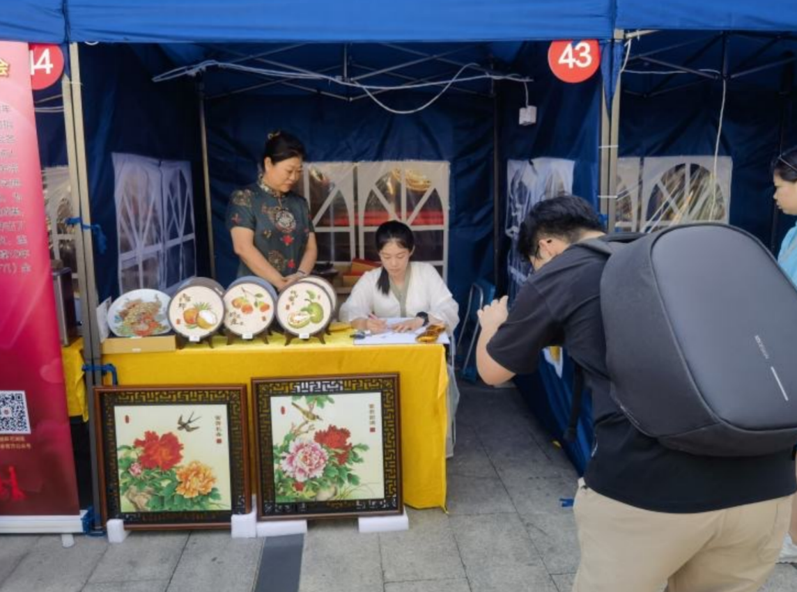 亿华景泰蓝“扶残助残义卖活动” 传播真善美