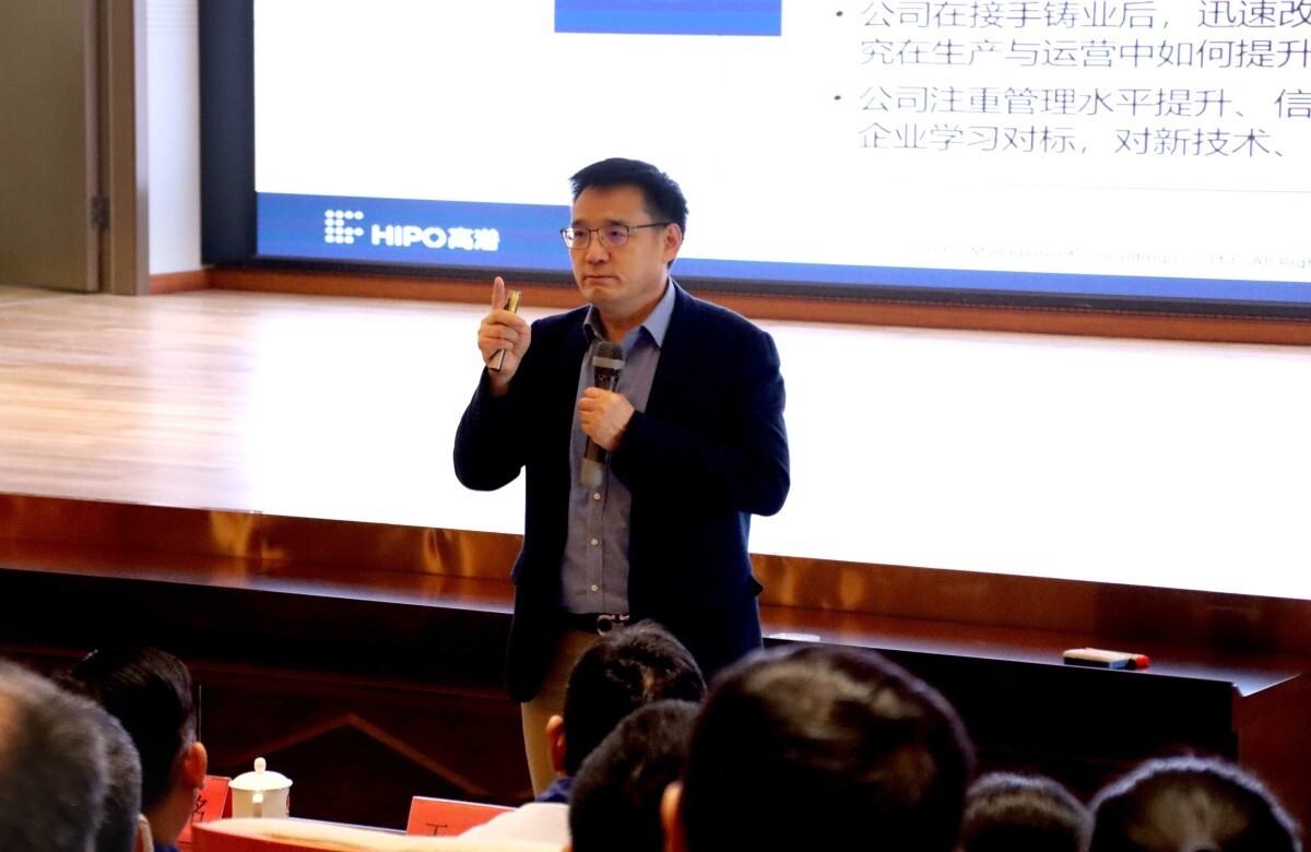 吕老师讲话.jpg 吕老师讲话.jpg