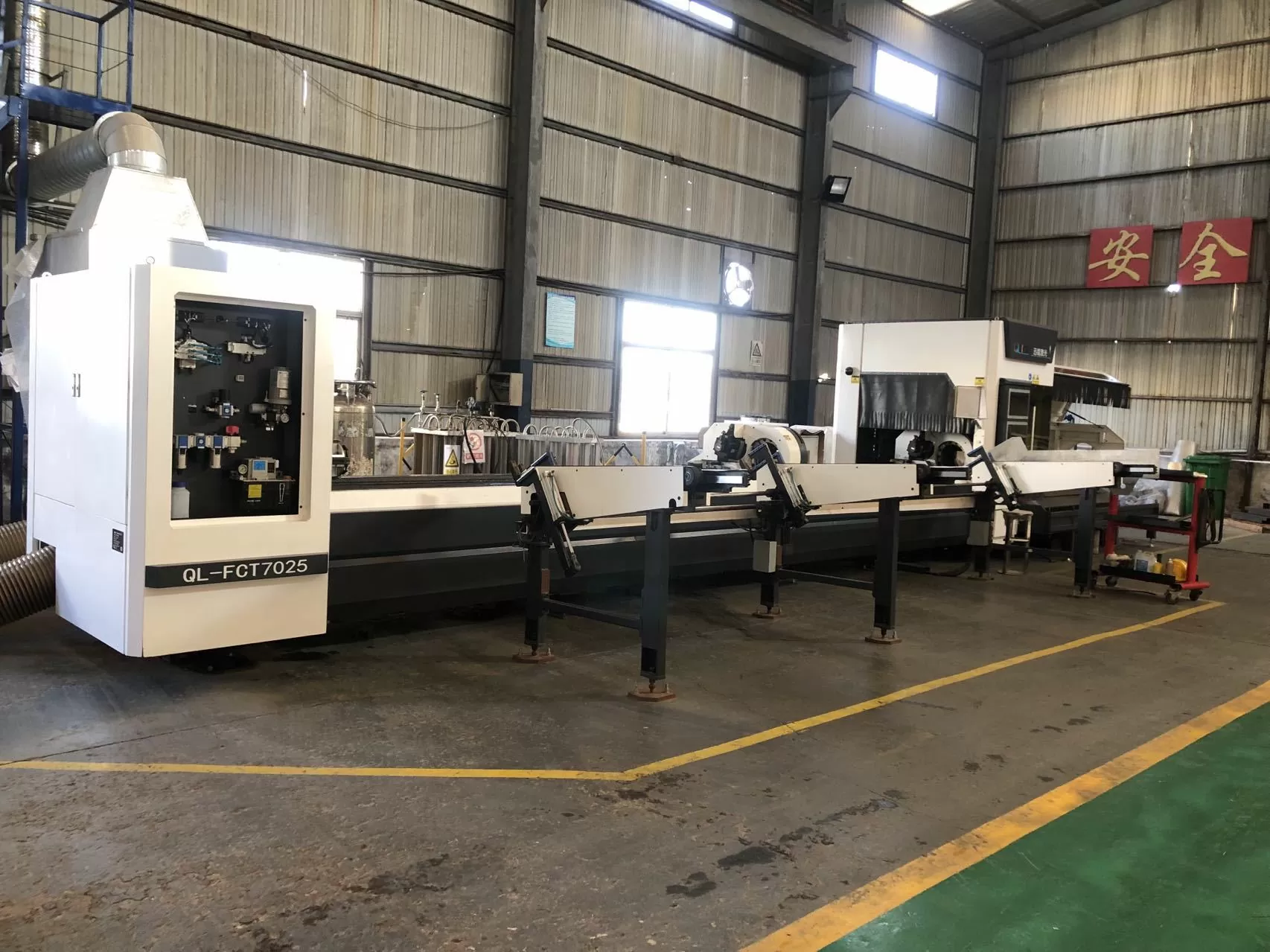 Laser pipe cutting machine