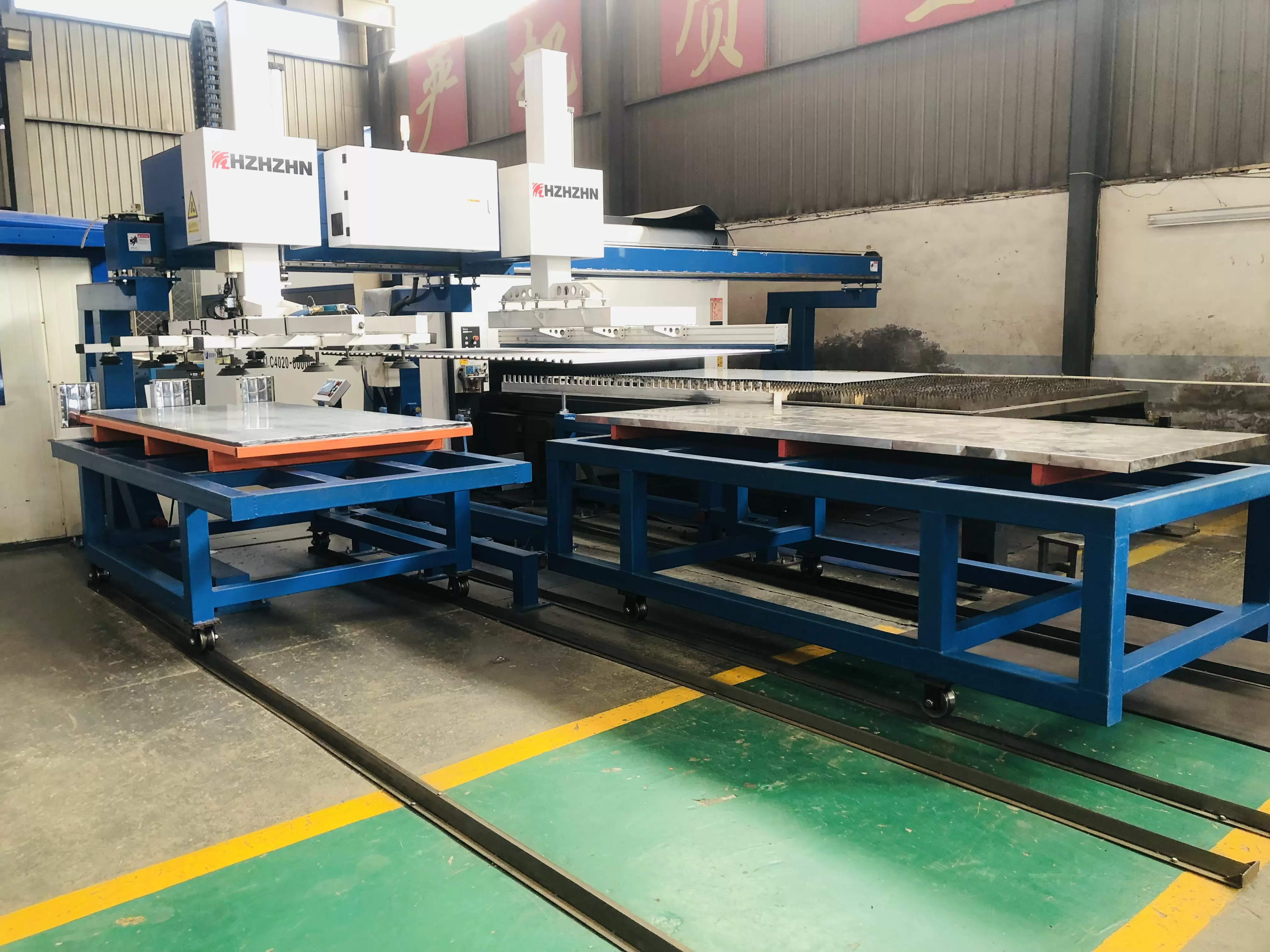 Automatic loading and unloading equipment