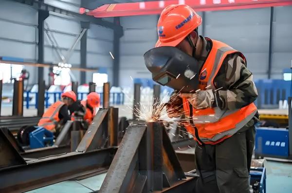 Hàn các loại thép kết cấu Trung Quốc phổ biến: Q235 (GB/T 700) so với Q345 (GB/T 1591) – Hướng dẫn thực hành đầy đủ với các tiêu chuẩn tương đương quốc tế (ASTM, EN, JIS)