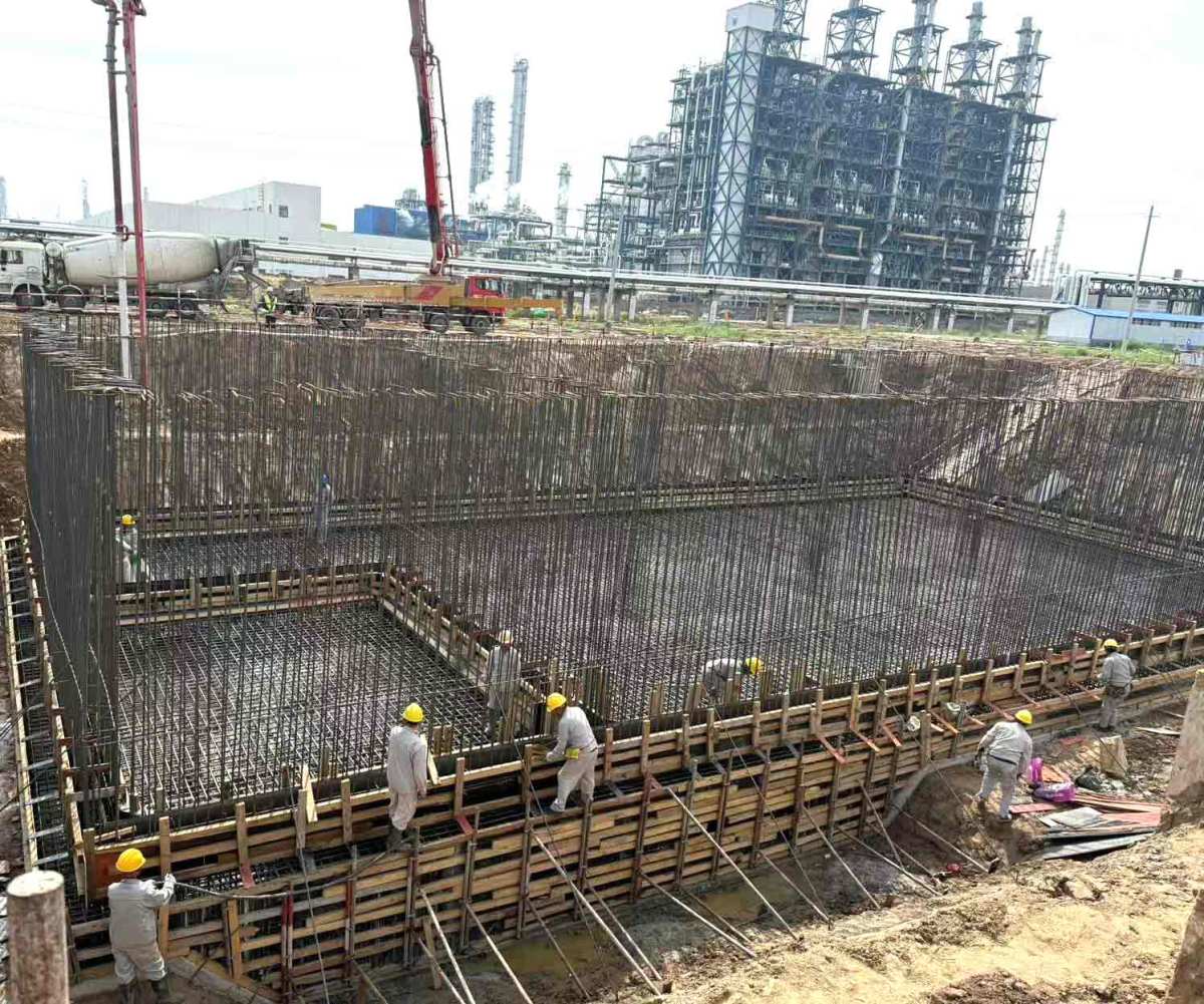 东明1号初期雨水池混凝土浇筑.jpg