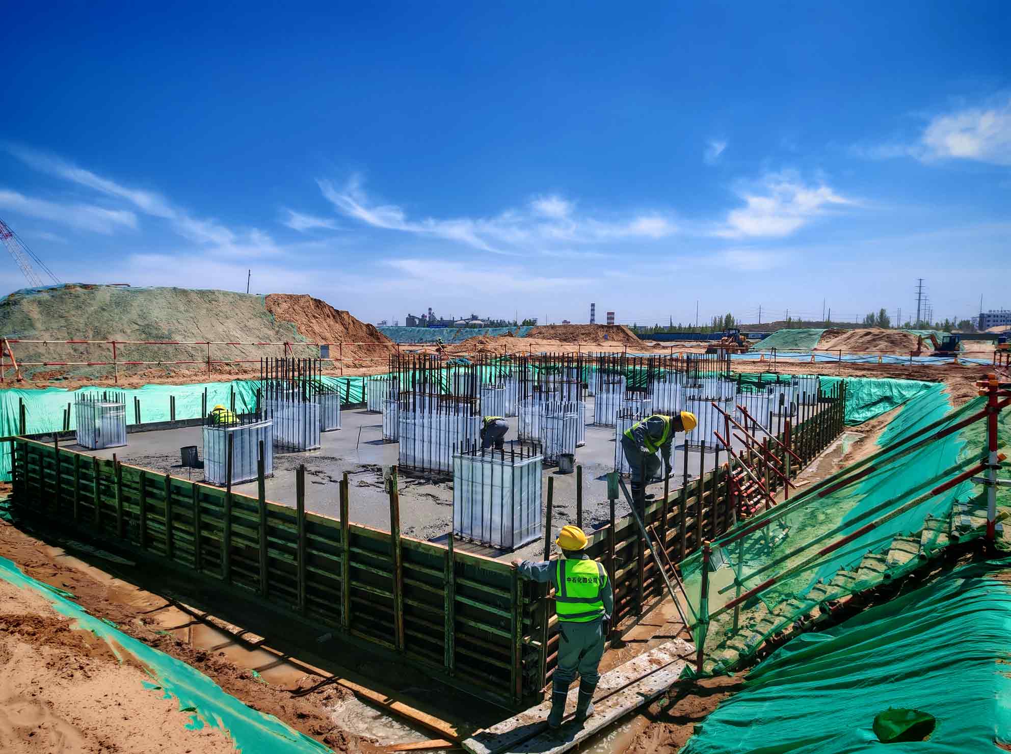 2025年4月23日，菏泽东明石化UPC项目和内蒙古荣信化工有限公司年产80万吨烯烃项目现场施工进度