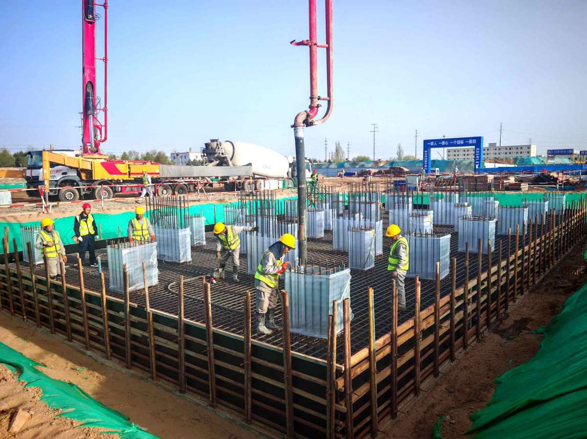 内蒙-F—1201设备基础砼浇筑.jpg