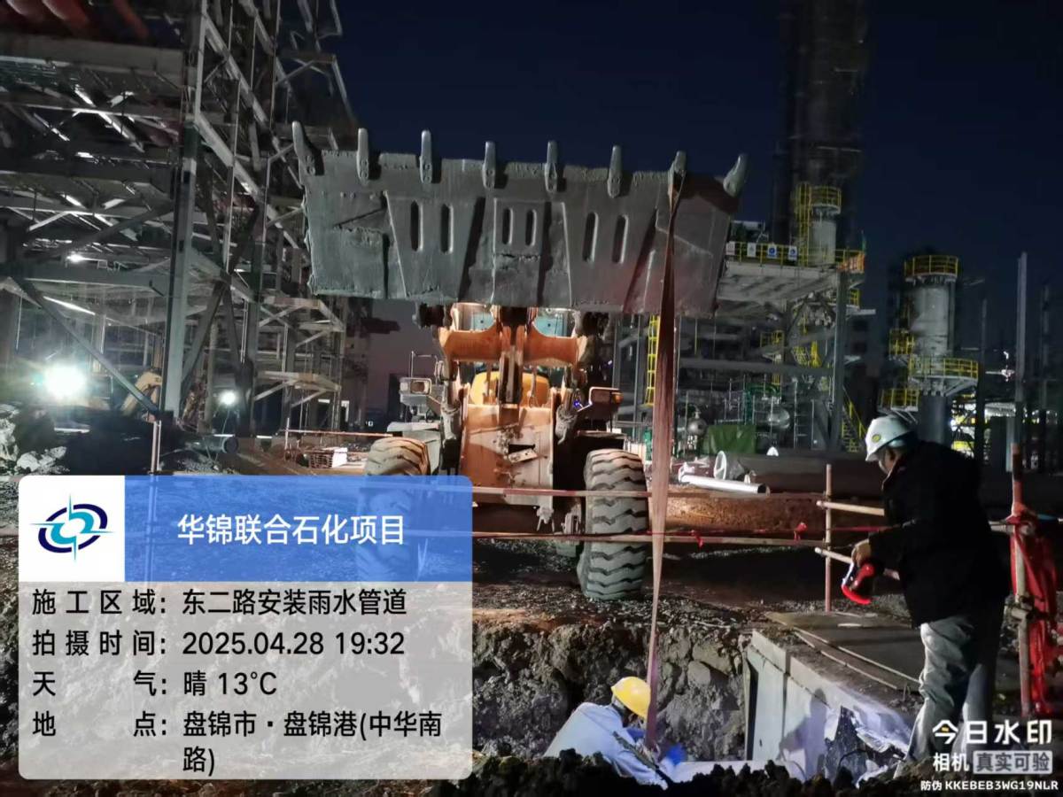05盘锦-东二路安装雨水管道.jpg 05盘锦-东二路安装雨水管道.jpg