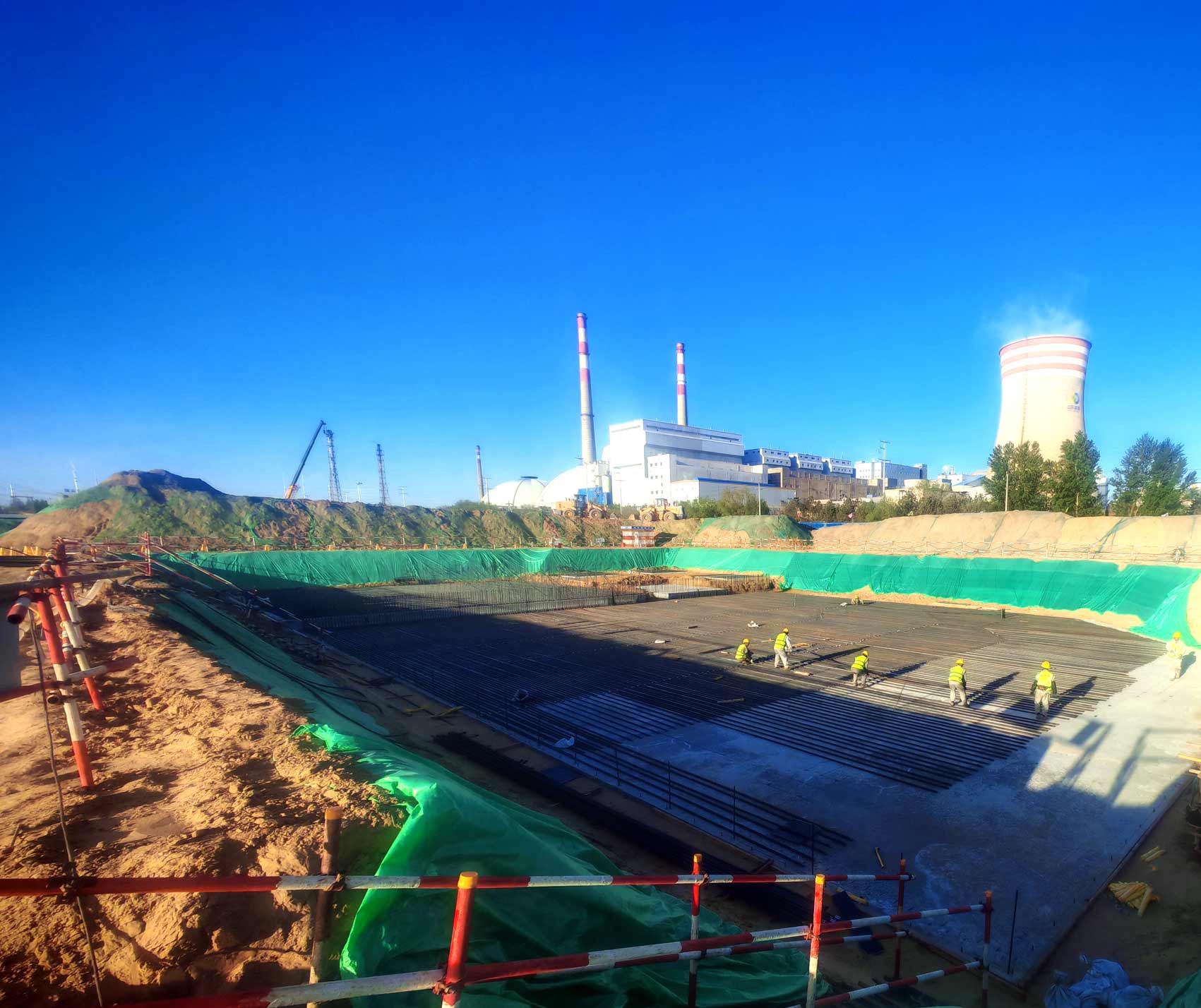 2025年4月29日，内蒙古荣信化工有限公司年产80万吨烯烃项目现场施工进度