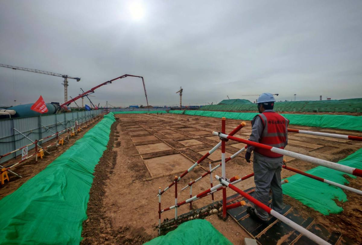 01内蒙变电所垫层砼浇筑.jpg 01内蒙变电所垫层砼浇筑.jpg