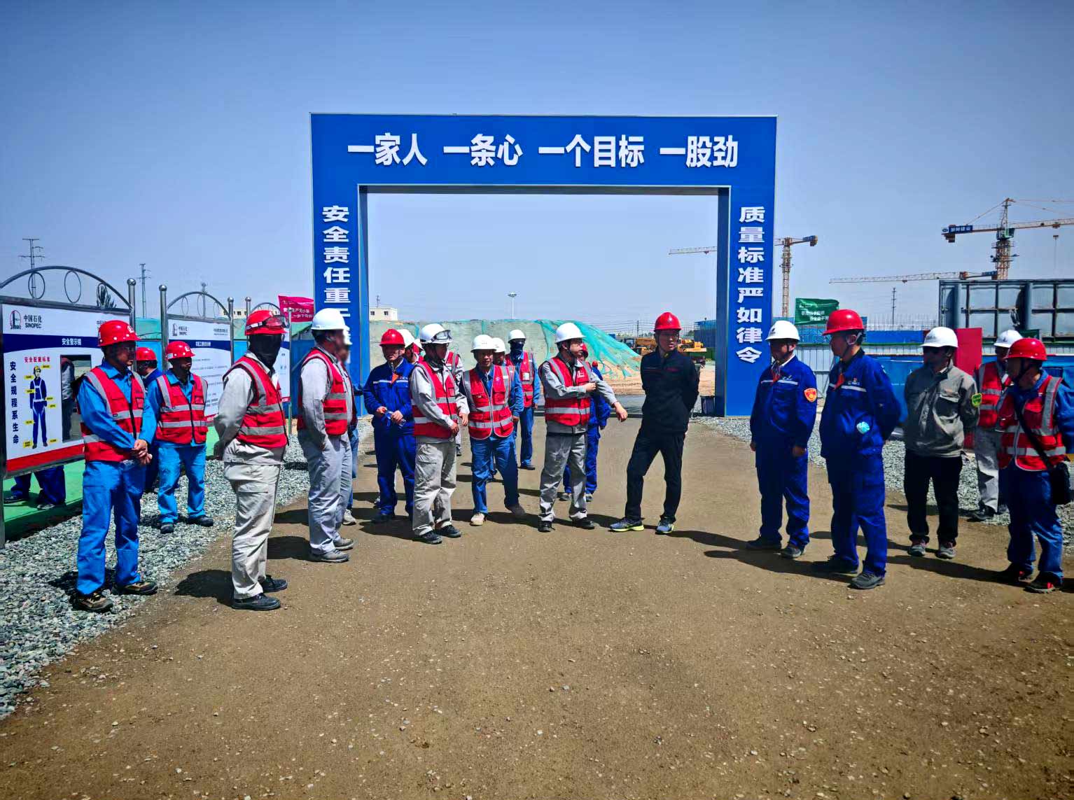 2025年5月13日，山东能源集团工程部领导赴内蒙古荣信化工80万吨烯烃项目开展专项检查指导工作