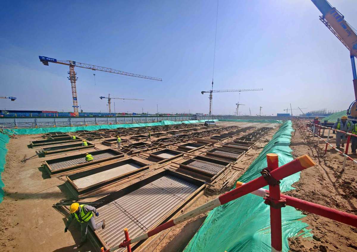 内蒙变电所钢筋绑扎模板安装加固.jpg 内蒙变电所钢筋绑扎模板安装加固.jpg