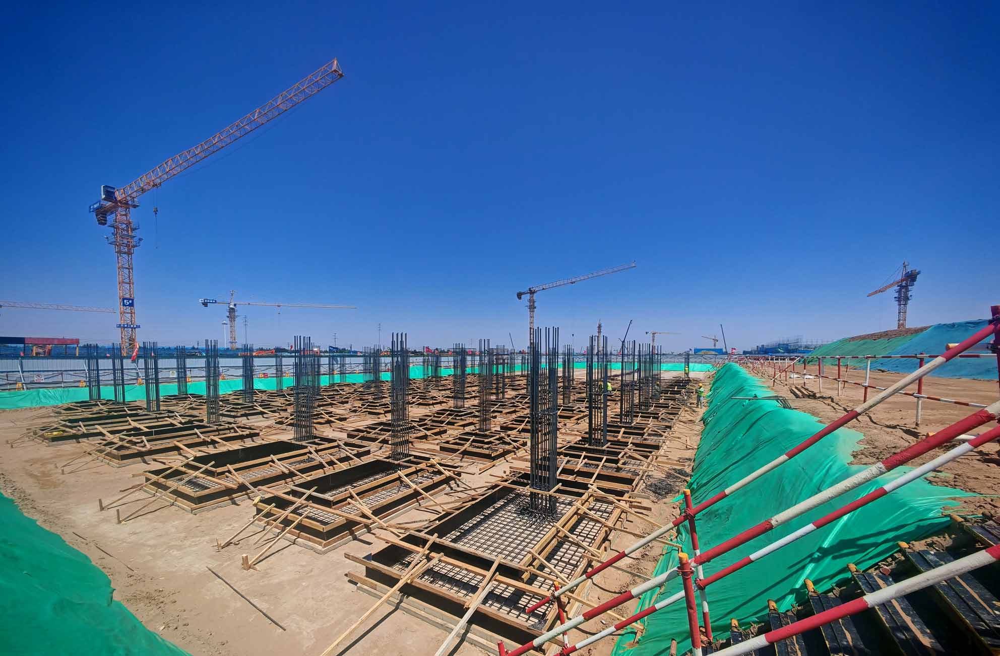 2025年5月19日，内蒙古荣信化工有限公司年产80万吨烯烃项目、盘锦北方华锦联合石化项目、菏泽东明石化PO/SM和UPC项目现场施工进度