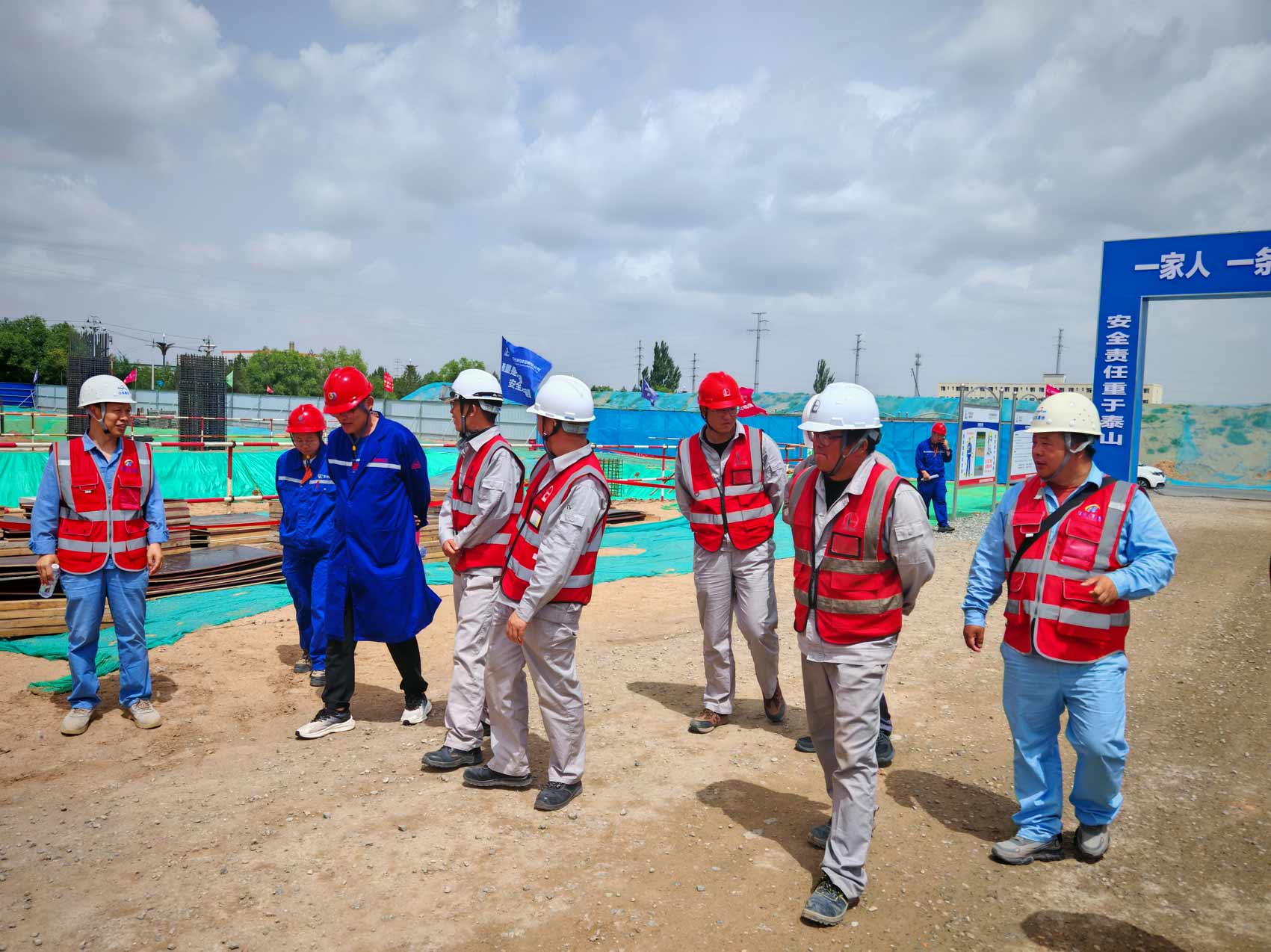 2025年6月14日，内蒙古荣信化工有限公司年产80万吨烯烃项目、盘锦北方华锦联合石化项目、菏泽东明石化PO/SM项目现场施工进度