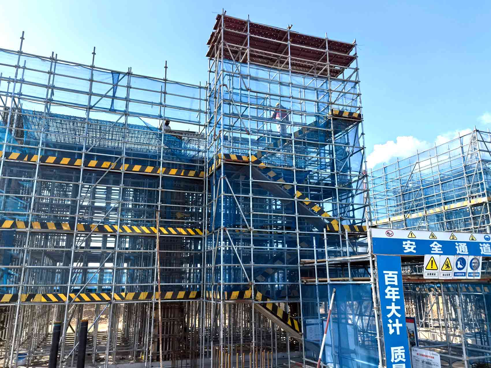 2025年10月20日，内蒙古荣信化工有限公司年产80万吨烯烃项目、菏泽东明石化PO/SM项目现场施工进度