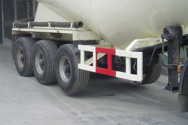 Granular Material Transportation Vehicle