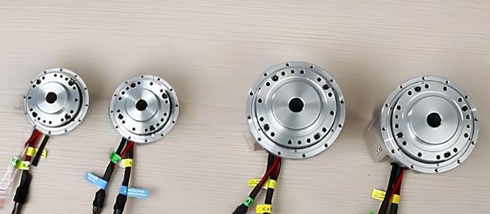 Integrated Robot Joint Module for Wiring & Control
