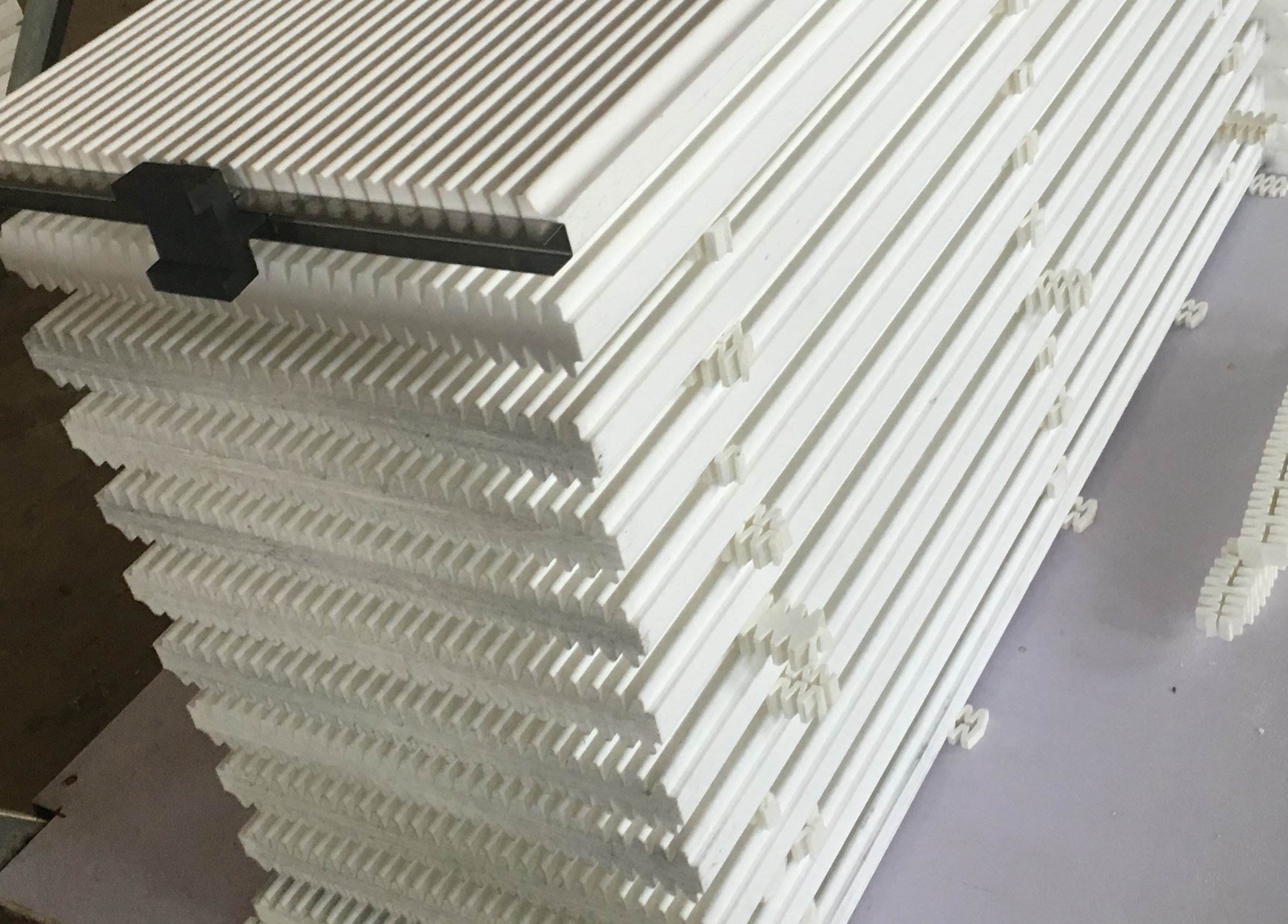 Plastic sintered plate dust collector