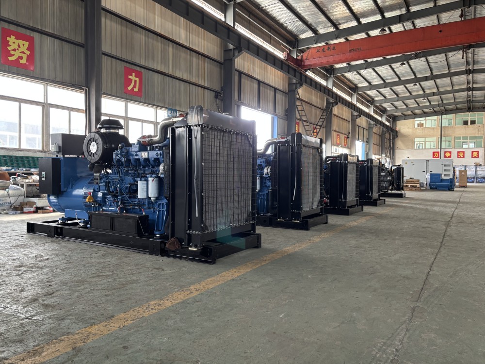 4 sets of Yuchai generator sets in workshop production