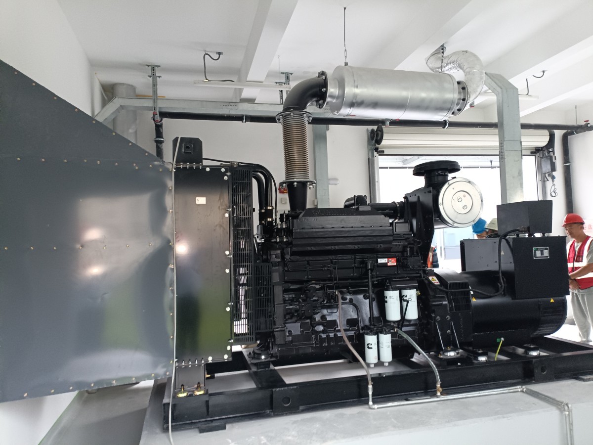 太倉400KW康明斯發電機組調試培訓現場24.6 (12) 太倉400KW康明斯發電機組調試培訓現場24.6 (12)