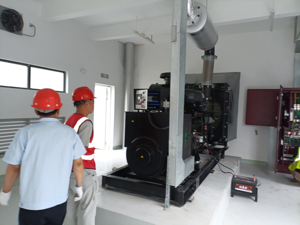 太倉400KW康明斯發電機組調試培訓現場24.6 (14) 太倉400KW康明斯發電機組調試培訓現場24.6 (14)