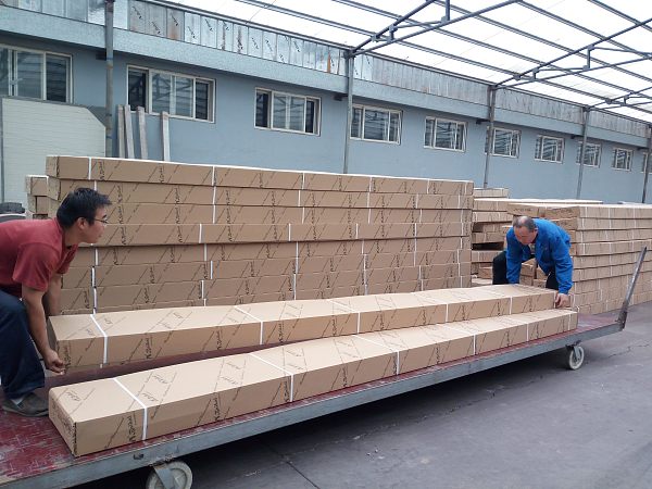 4-7-2，外墙装饰板装车搬运