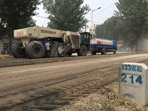 冷再生机是解决道路全深度翻新的平台