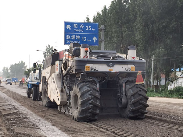 路面冷再生机的性能特点是什么