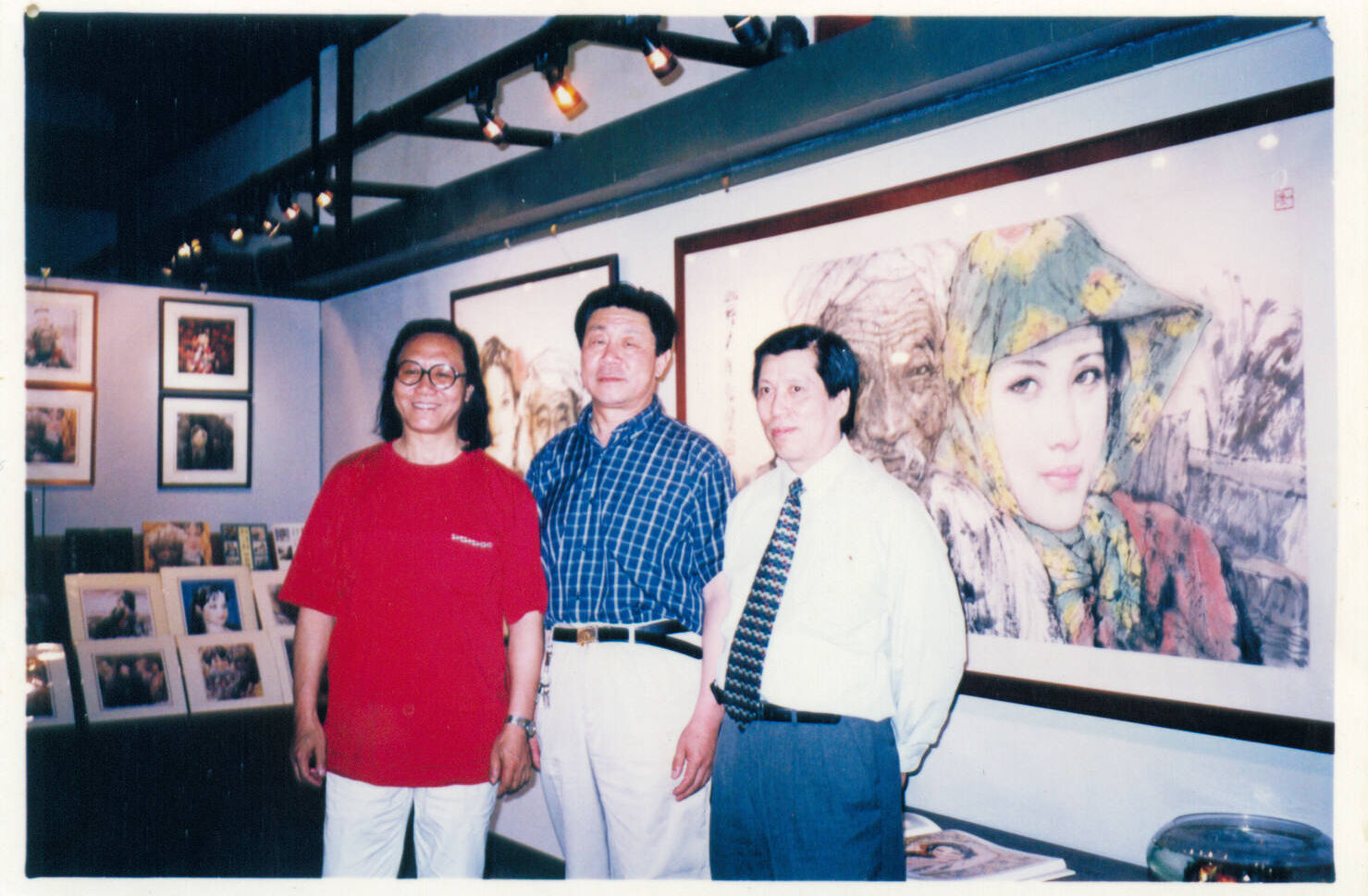 馆长李玉才先生与香港云峰画苑董事长郭浩满、著名人物画画家梁岩在一起