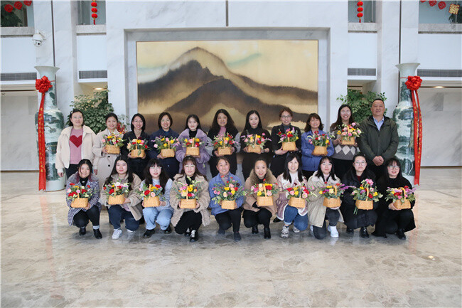 百興集團(tuán)攜手禮嘉鎮(zhèn)總工會(huì)開展女職工讀書沙龍活動(dòng)