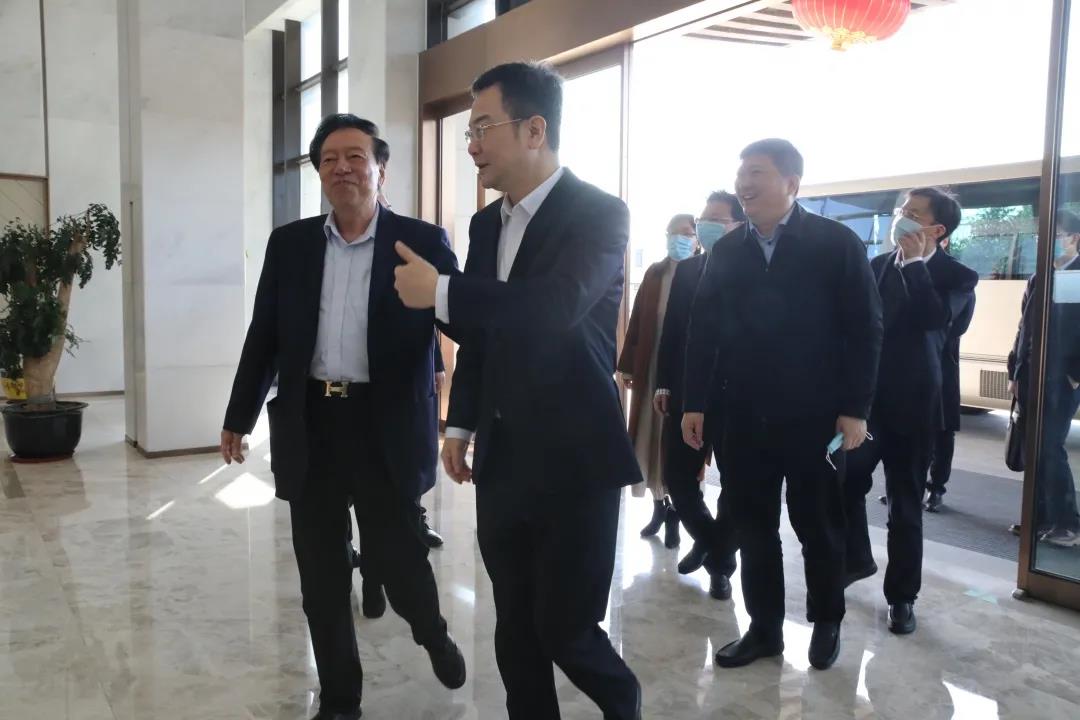 區領導走訪納稅大戶企業——百興集團
