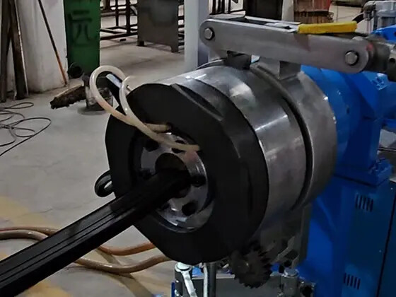 真空橡胶密封条挤出机