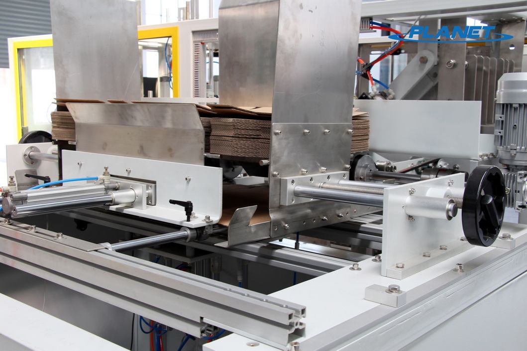 Automatic cardboard supplying system