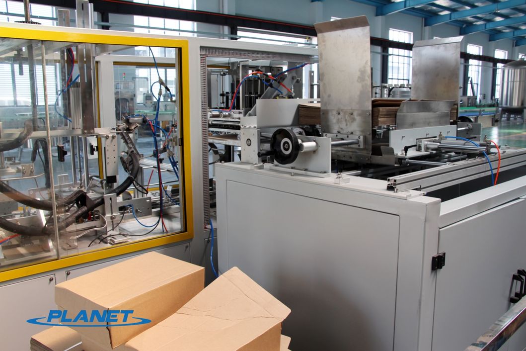 Cardboard folding mechanism