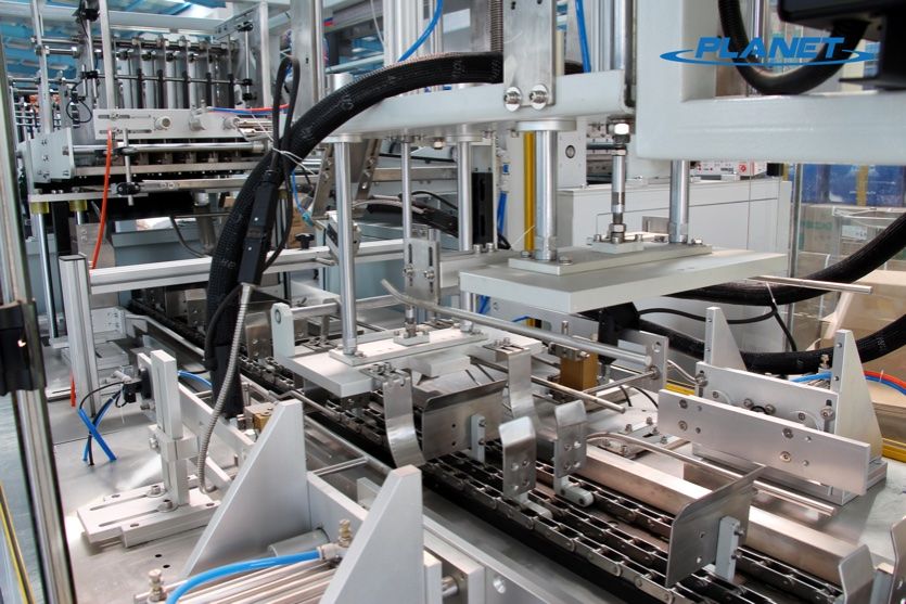 Top carton pressing mechanism