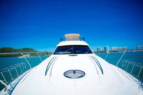 亚诺业泉号 游艇动态2小时内（10人）送果盘、水 码头：白天鹅