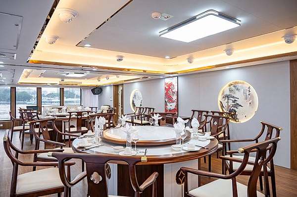 金禧号 2楼VIP包房 20人以内  送小食、茶水  登船码头：大沙头码头