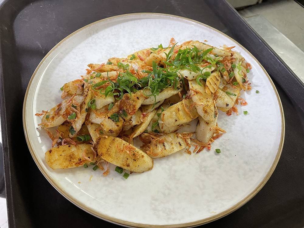 7樱花虾葱香炒铁棍山药