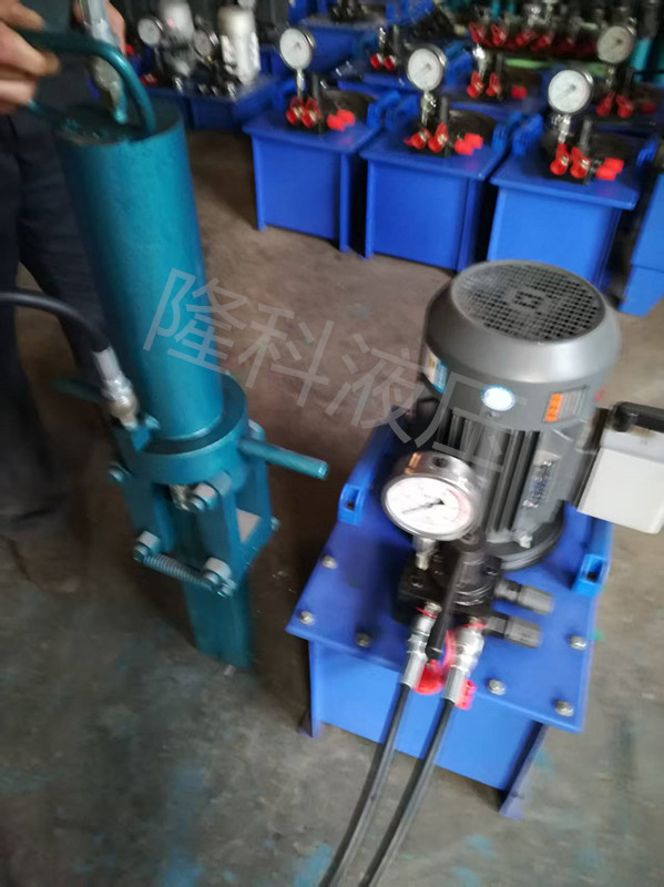 钢筋混凝土涨裂器