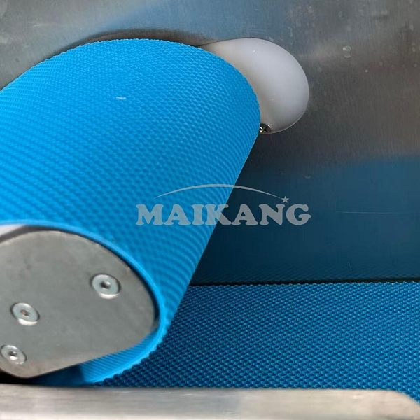 Leafy greens transporting belts