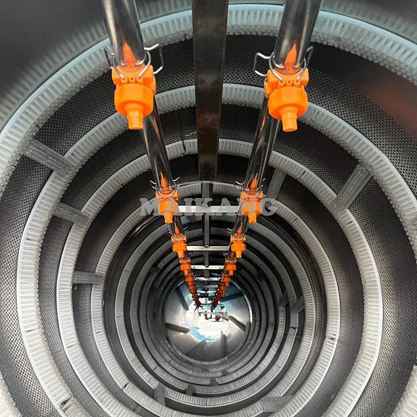 Materials inside the drum are scrubbed by rotating brushes and rinsed with high-pressure water from above,ensuring uniform cleaning and excellent results.