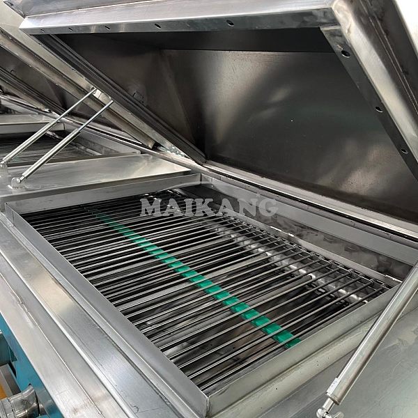 The lid is equipped with gas spring support rods that ensure smooth, stable, and controlled opening and closing, significantly reducing manual effort while enhancing operational safety and convenience.