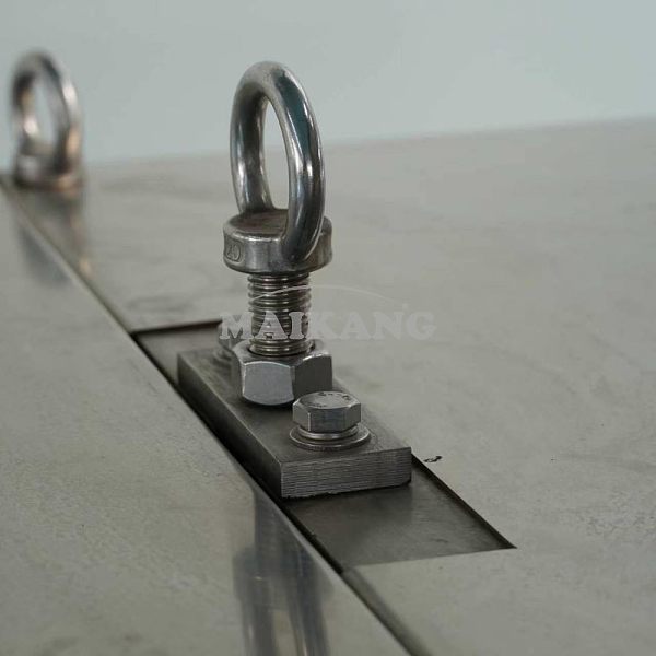 Designed for quick opening, the assembly allows instant access to the internal pressing chamber, facilitating easy cleaning, inspection, and part replacement. This significantly reduces downtime and maintenance costs.