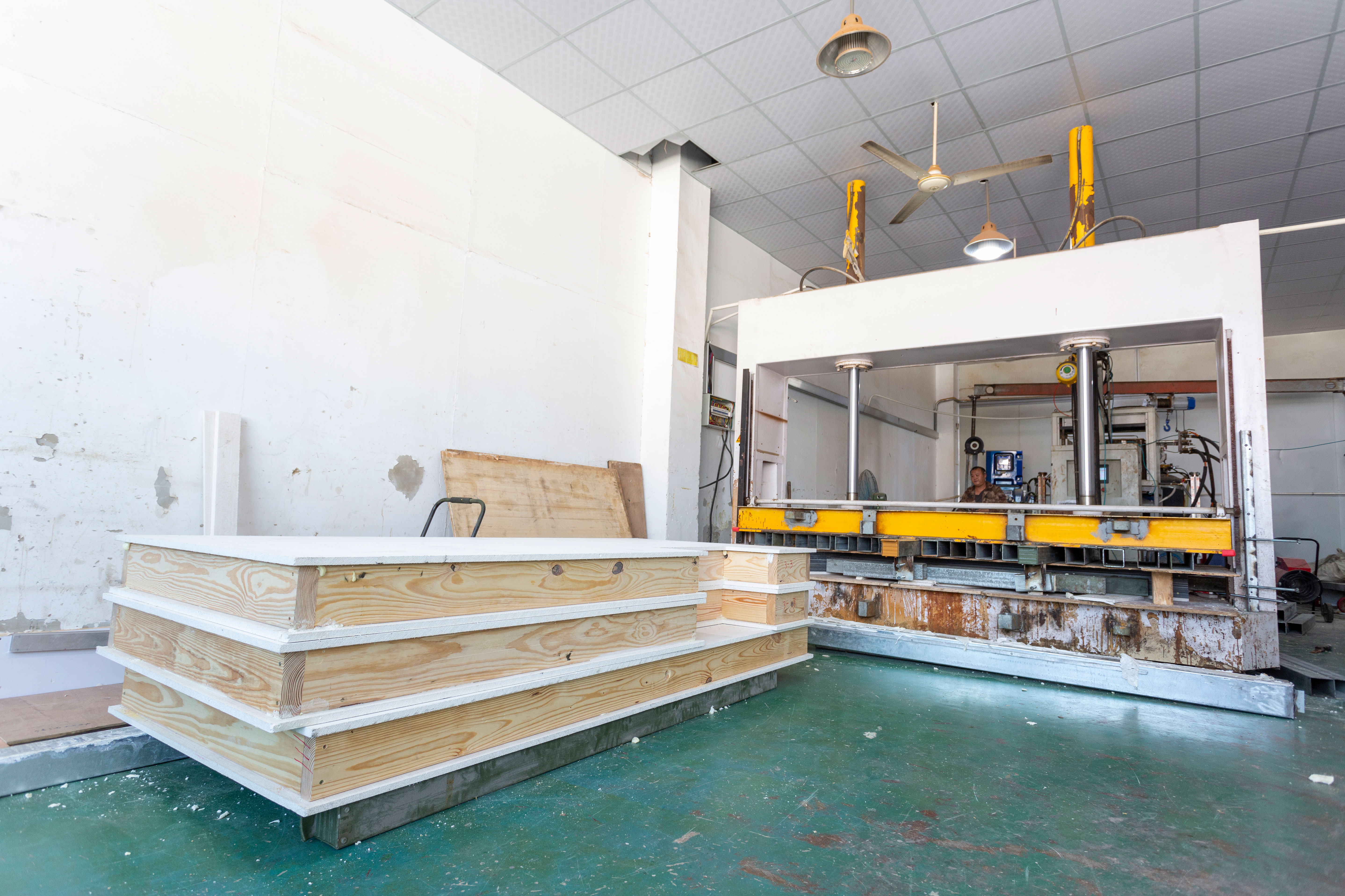 氧化镁+聚氨酯+氧化镁