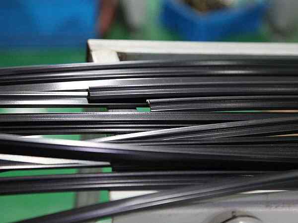 Sealing strip