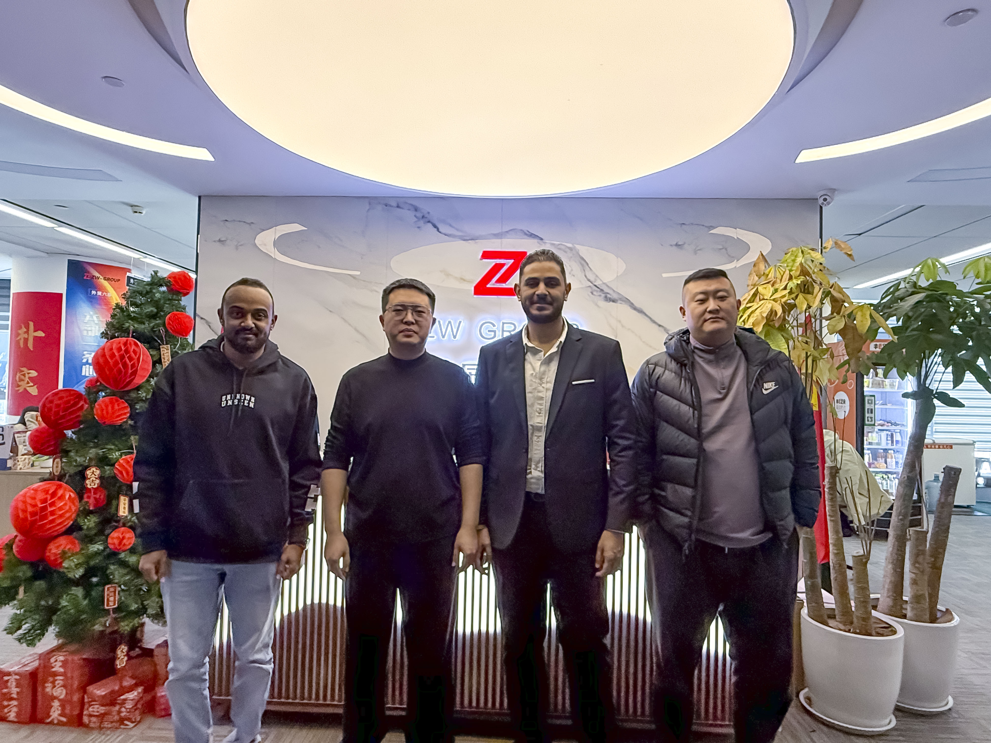 Clients de Dubaï visitent ZW Vehicle Group