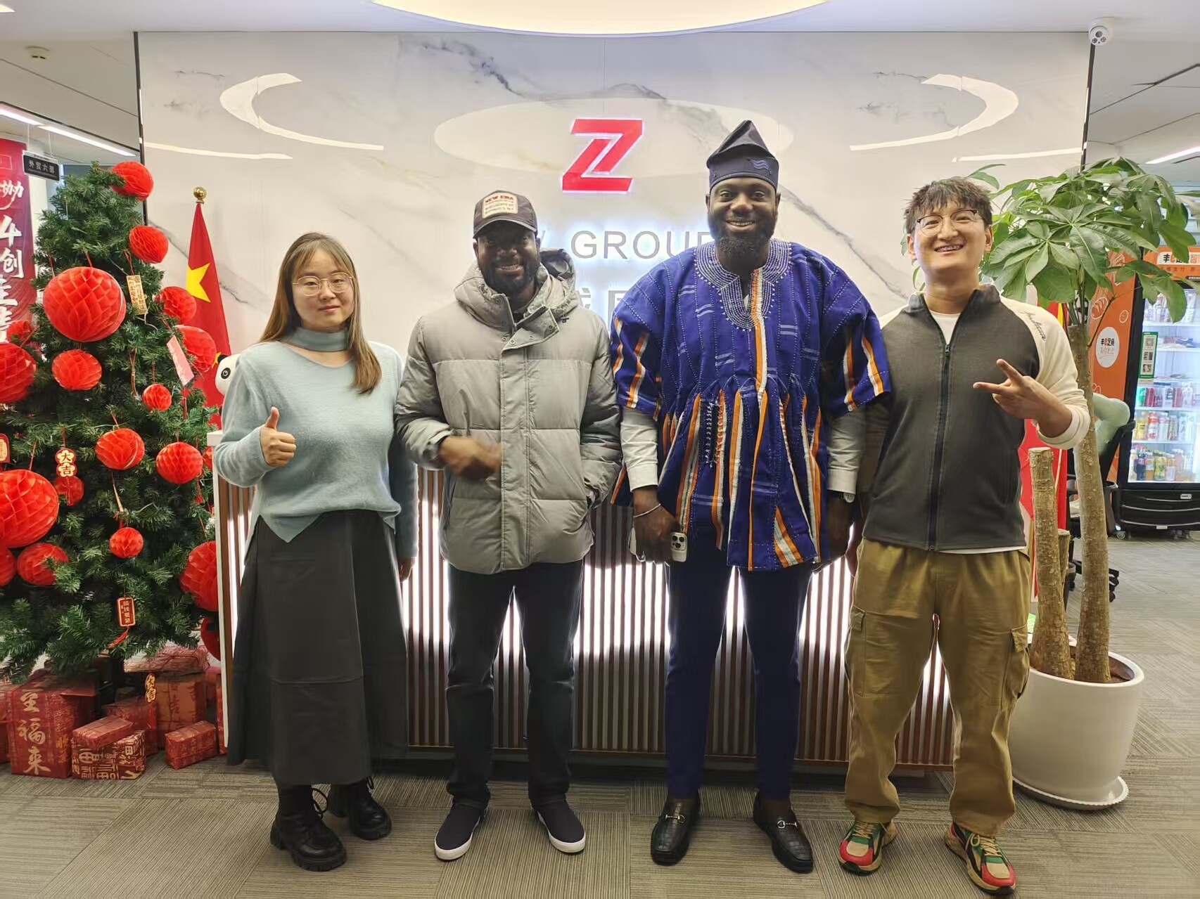 Cliente de Ghana vuelve a pedir 6 unidades del nuevo camión cisterna HOWO 8x4 (27m³)