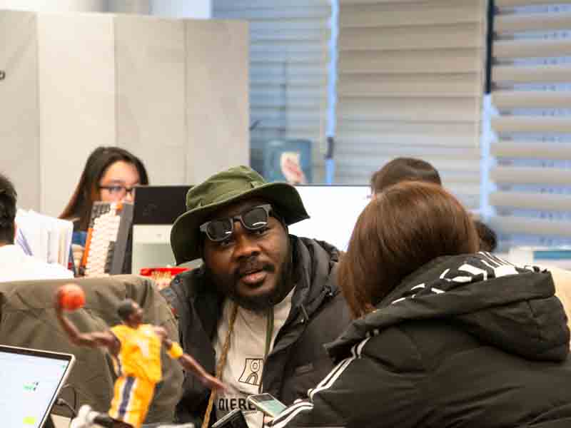 Cliente de la República Democrática del Congo elige a ZW Vehicle Group para un camión volquete HOWO 8*4 usado