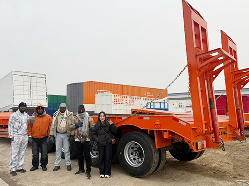 Maquinaria Usada y Remolque Lowbed Exportados a Malí