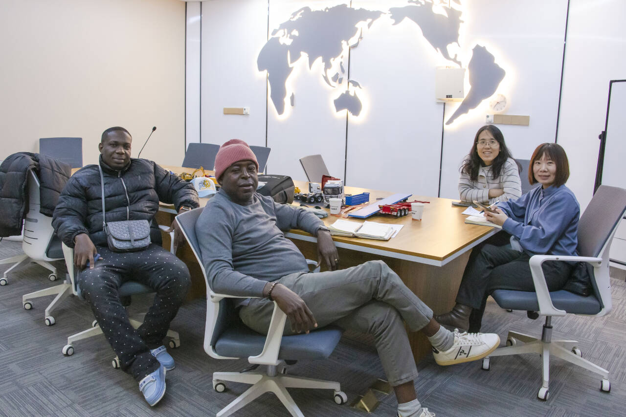 Nuevo camión tractor Howo para exportación a Nigeria