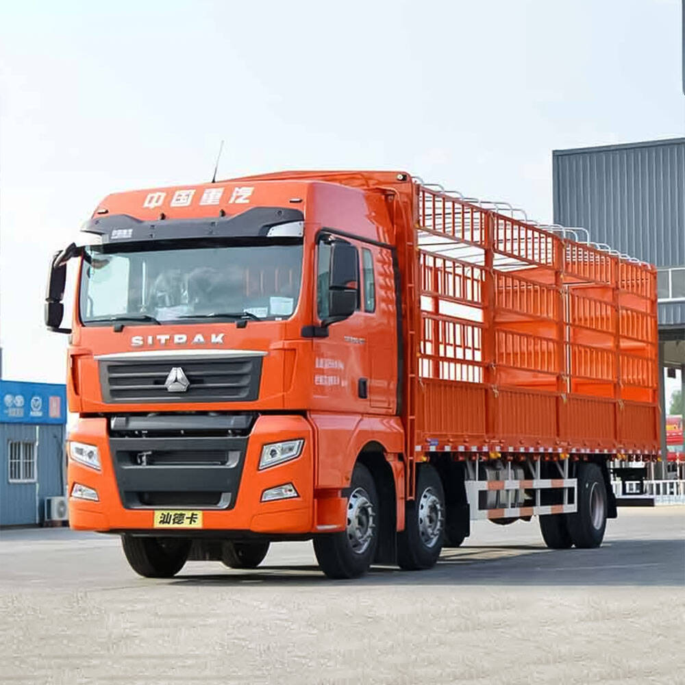 Caminhão de Carga com Gradeado Sinotruk SITRAK G7 6X2